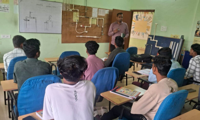 Bastar: 'Nal Jal Mitras' become a shining example of change; 90 youths are managing the water supply system.