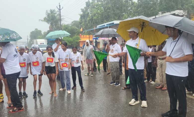 अंतरराष्ट्रीय बाघ दिवस पर इंद्रावती टाइगर रिजर्व में आयोजित 'रन फॉर इंद्रावती' कार्यक्रम में शामिल प्रतिभागी।