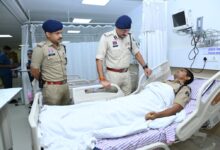 Stone-pelting during a rally in Raipur; Police Commissioner Sanjeev Shukla met the injured police personnel.