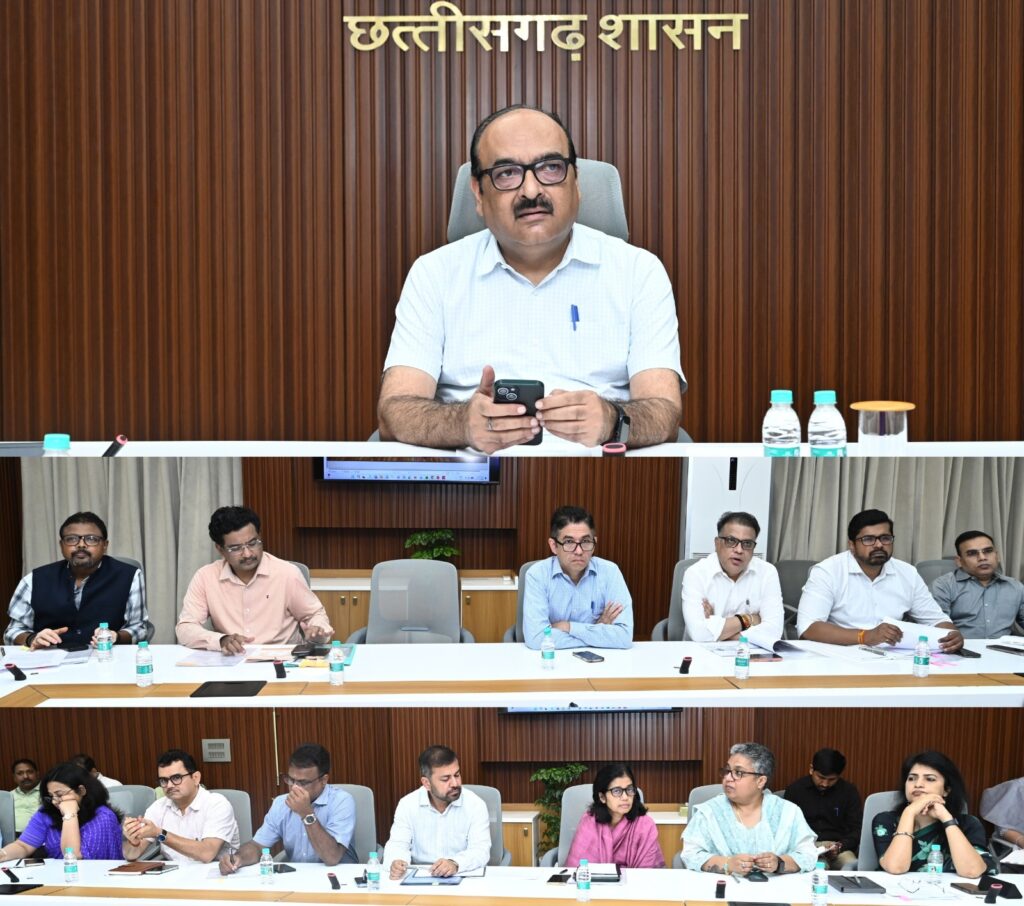 Current image: Chief Secretary Vikas Sheel holds a high-level meeting; issues key directives regarding holidays and preparations for schemes.