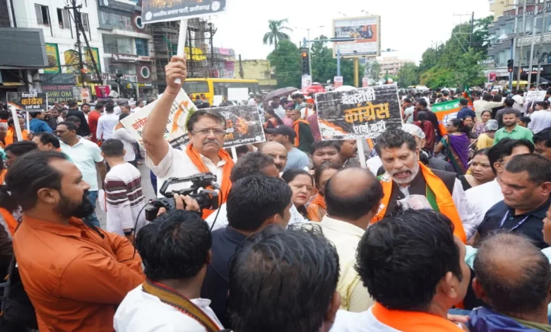 CG News: BJP-Congress clash in Raipur; FIR registered against several individuals, including 12 Congress leaders.