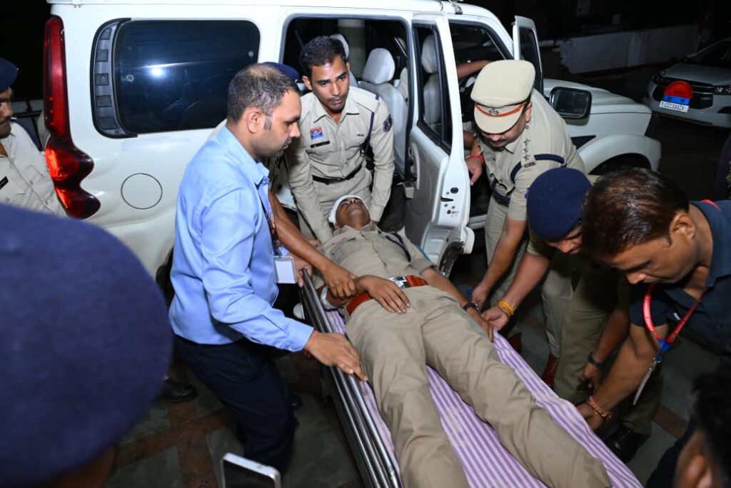 Violence during a rally in Raipur; 16 police personnel injured in stone-pelting.