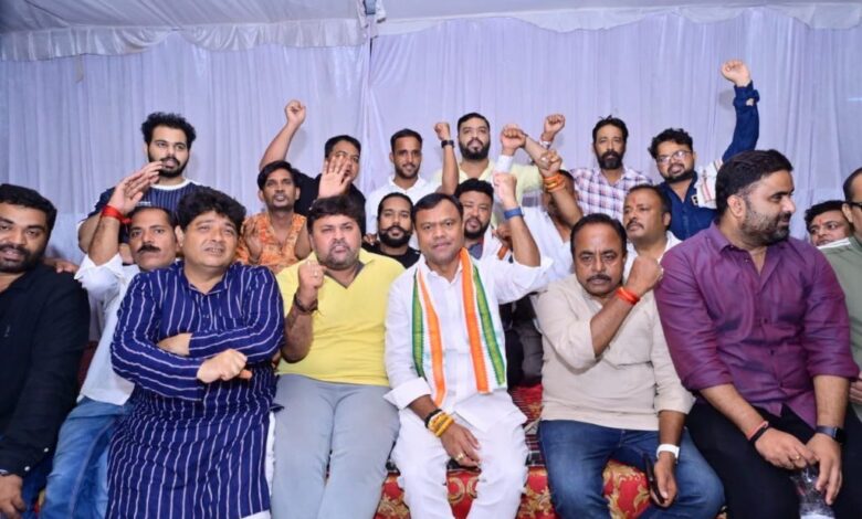 Congress Uproar in Raipur: Sit-in Outside Police Station for 15 Hours in Protest Against FIRs Against 16 Leaders