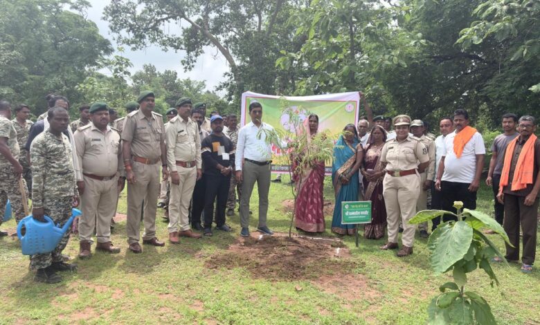 Balodabazar resonates with the ‘Ek Ped Maa Ke Naam’ campaign; saplings planted during Van Mahotsav.