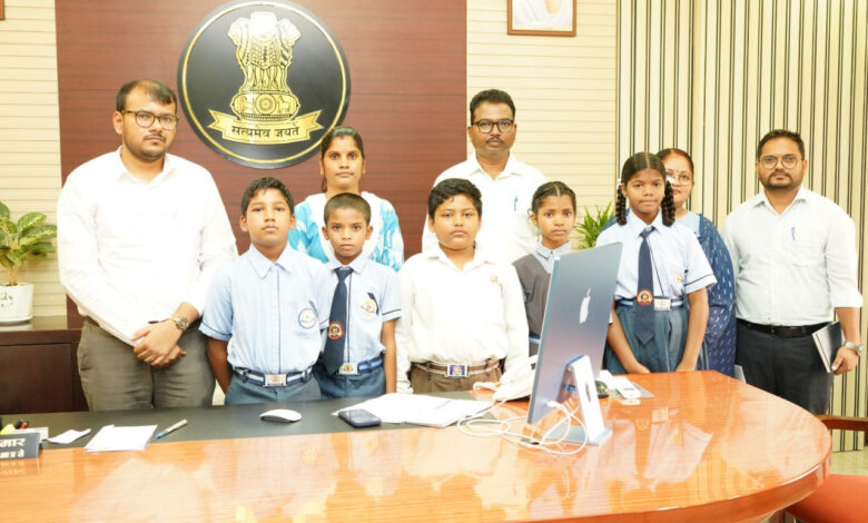 Five children from laborer families receive a major gift: selection under the Atal Utkrisht Shiksha Yojana.