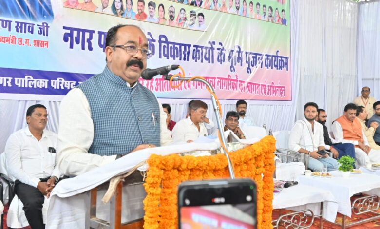 Arun Sao's major gift: ₹6.50 crore for the bus stand and ₹3.50 crore for the municipal building.