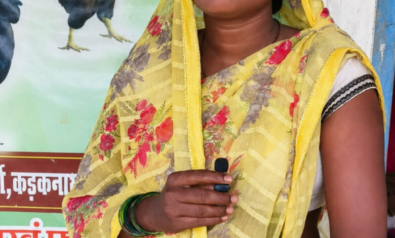Kamlesh Yadav becomes a 'Lakhpati Didi'; starts a chicken shop using RF, CIF, and bank loans.