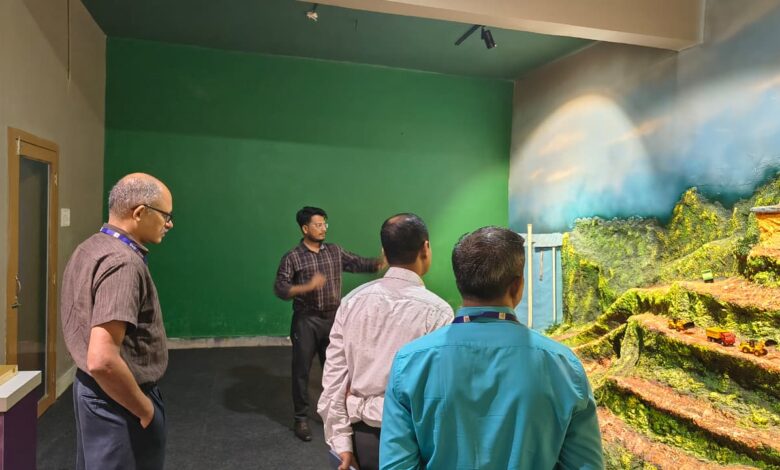 ISRO scientists visited the Dantewada Science Centre and highly praised the science activities.