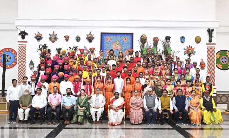 The sound of the *Mandar* resonated at Rashtrapati Bhavan as artists from Dhamtari presented a traditional folk dance.