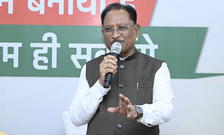 मुख्यमंत्री विष्णुदेव साय से मिले सरगुजा के मेधावी विद्यार्थी, कहा- बड़े सपने देखें और मेहनत से उन्हें साकार करें