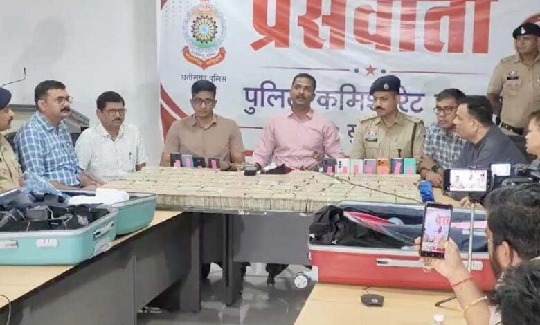 'Black currency' scam busted; 7 fraudsters arrested with over ₹4 crore in cash.