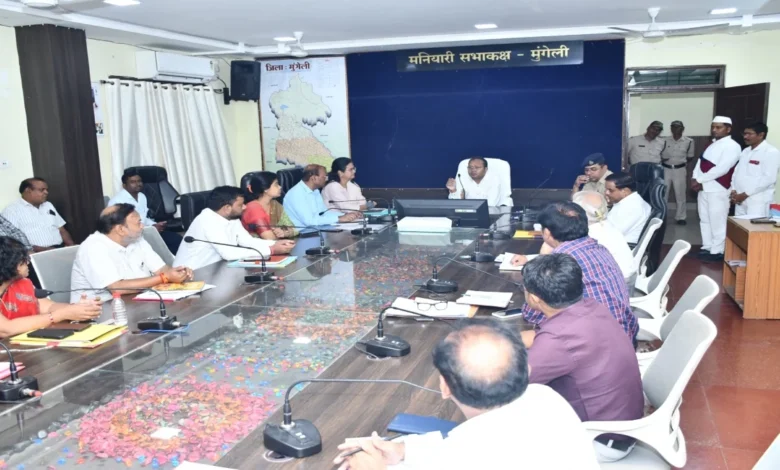 Collector Amrit Vikas Topno took charge and instructed officials to ensure time-bound resolution of issues.