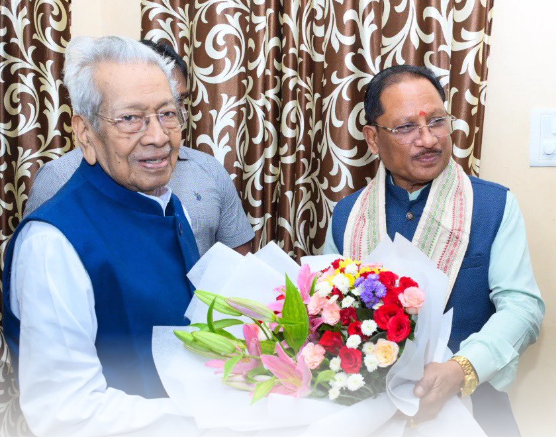 Special meeting of CM Vishnu Dev Sai with former Governor Vishwabhushan Harichandan
