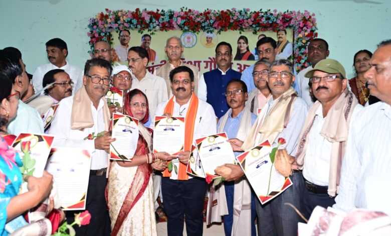 108 teachers honored in Kawardha; Vijay Sharma says teachers play a pivotal role in nation-building.