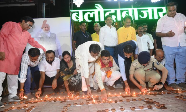 Grand launch of the ‘Seva Sankalp Abhiyan’ in Baloda Bazar; Vivekananda Sarovar illuminated by 1.25 lakh lamps.