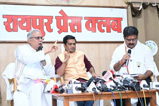 Bhupesh Baghel and Vijay Sharma lock horns over PM Awas Yojana; heated debate lasts 1 hour 20 minutes.