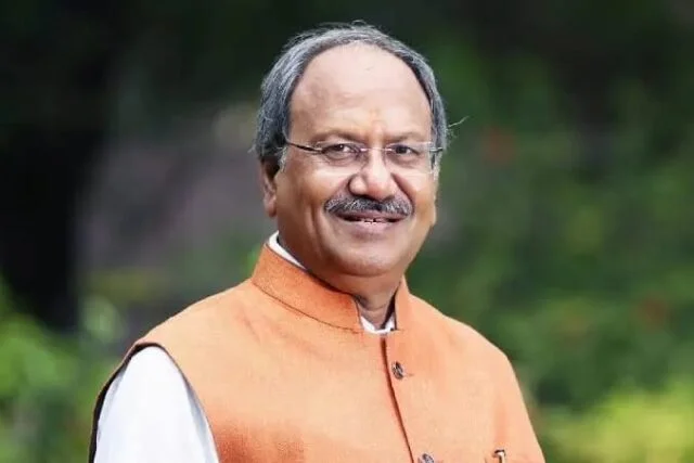 Central government assigns major responsibility to Brijmohan Agrawal; he becomes a member of the Hindi Advisory Committee of the Ministry of Minority Affairs.