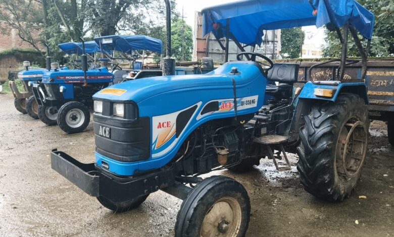 Major action taken following CM Helpline complaint; 8 tractors seized for illegal transport of sand and crushed stone.