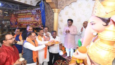 Historic Ganeshotsav at Raipur's Gol Bazar: CM Sai performed puja and adorned the idol with a golden crown.