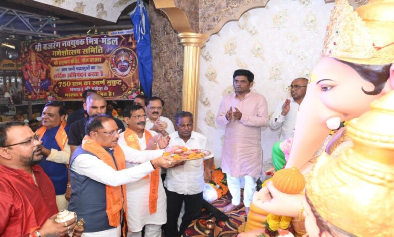 Historic Ganeshotsav at Raipur's Gol Bazar: CM Sai performed puja and adorned the idol with a golden crown.
