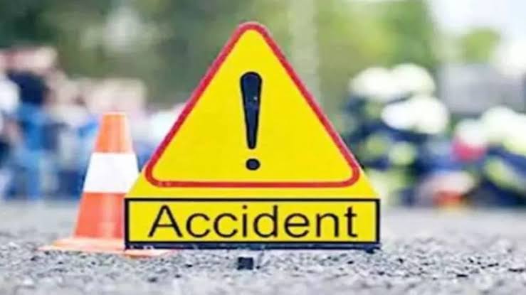 Bilaspur Road Accident: Speeding goods vehicle runs over three people; two brothers killed.