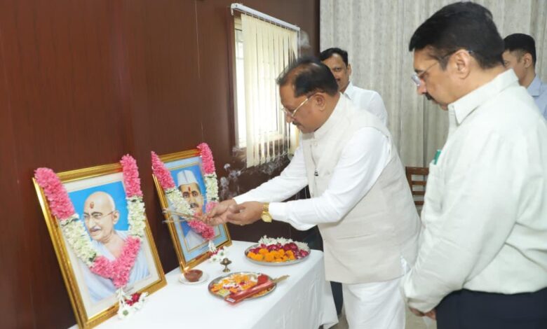 CM Sai pays tribute to Mahatma Gandhi and Lal Bahadur Shastri; says their ideals will continue to inspire service to the nation.