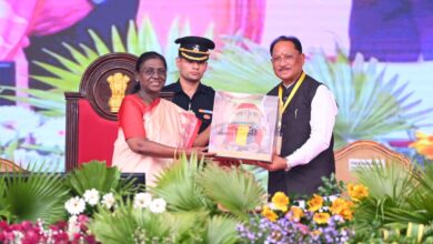 President Droupadi Murmu, impressed by the traditions of the Bastar Dussehra, has ensured that 'Manjhis' will now receive 5,000 rupees and 'Chalkis' 3,500 rupees per month.