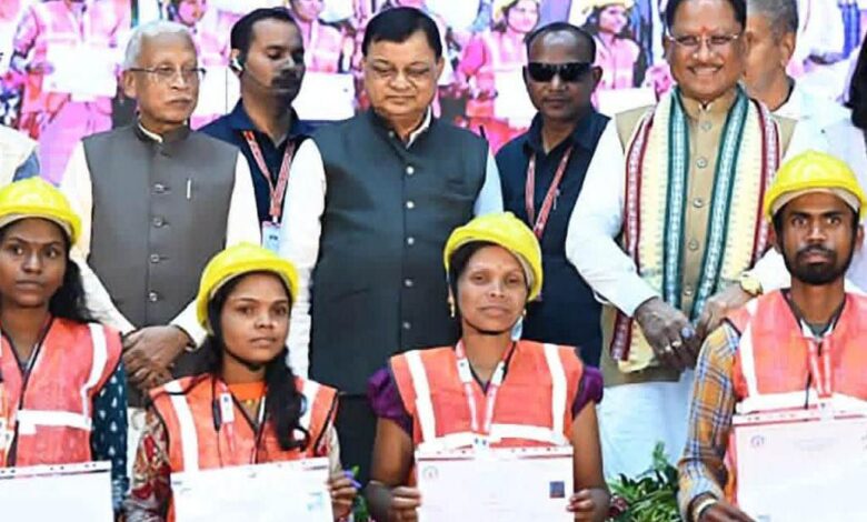 Chhattisgarh: Construction workers receive benefits worth ₹18.96 crore across 15 schemes; over 47,000 beneficiaries gain.