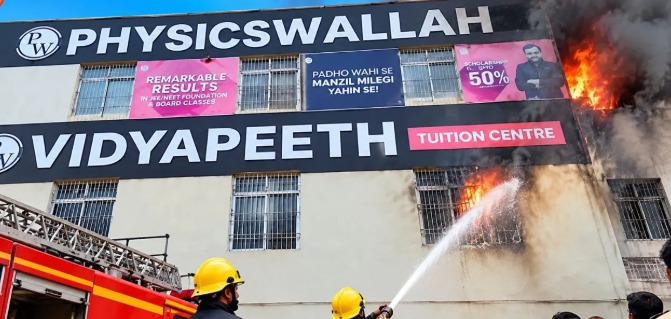 Durg Breaking: Sudden fire at Physics Wallah center; incident caused by short circuit, major disaster averted.