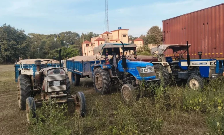 CG News: Action taken against illegal mineral transportation in Sarangarh-Bilaigarh; 5 vehicles seized
