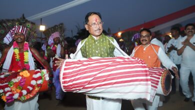 मांदर की थाप पर CM विष्णु देव साय ने किया कर्मा नृत्य, बोले—प्रकृति संरक्षण की आदिवासी परंपरा पूरे देश के लिए प्रेरणा